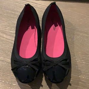 Olive & Edie classic black velvet ballet flats dress shoes SZ 2